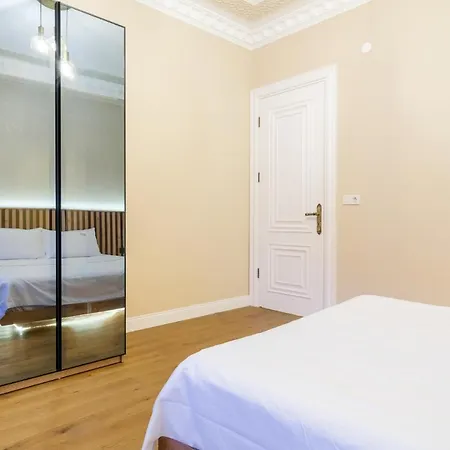 Appartement Chic Flat 10 Min To Goldenhorn In Fatih Istanboel